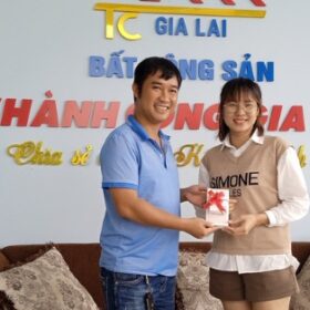 Tặng quà tri ân Nhà đầu tư chiến lược - Gắn bó 3 năm đồng hành và tin tưởng